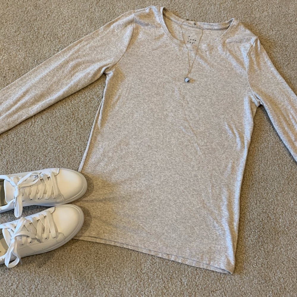 🌞FREE W PURCHASE, A New day soft and stretchy tee